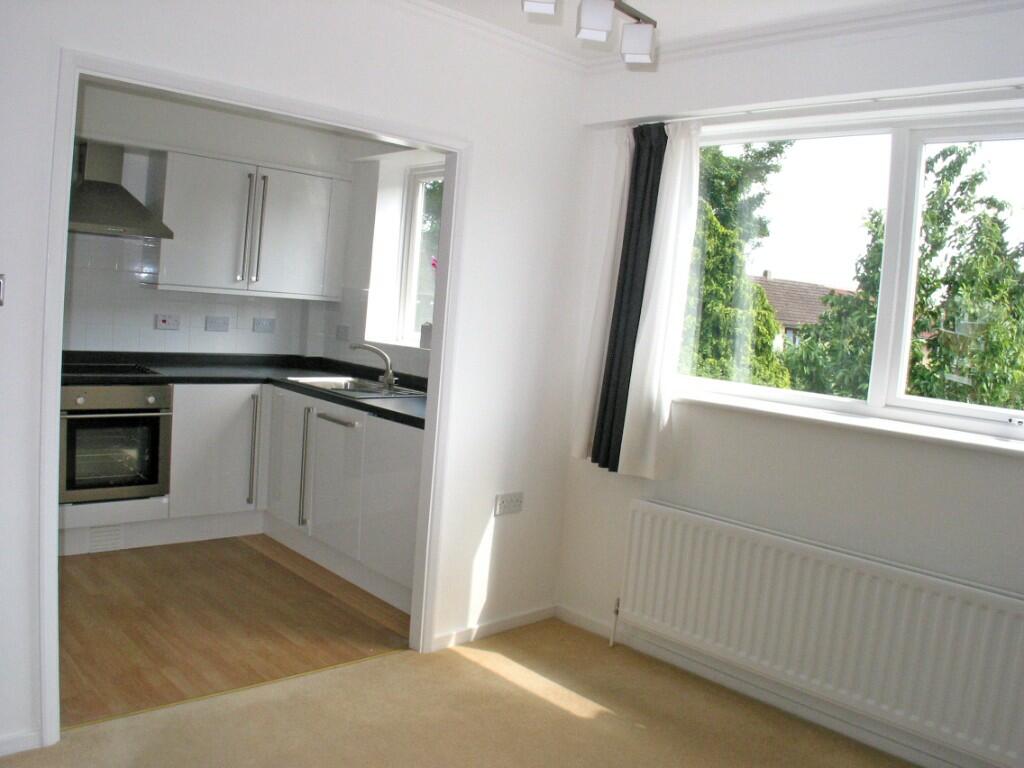 Dining room-kitchen.