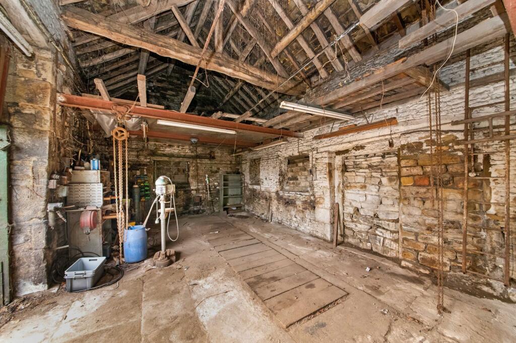 https://apollo.street.co.uk/street-live/tr:pr-true,n-property_small_fill_crop/properties/general/24500958/_DSC4774.jpg