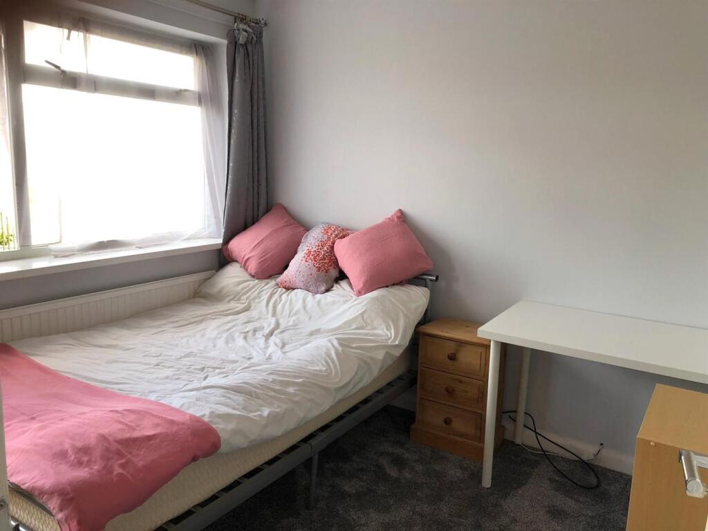 17A bed 3.jpg