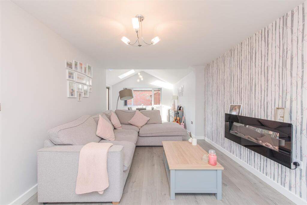 8 Lindores Road