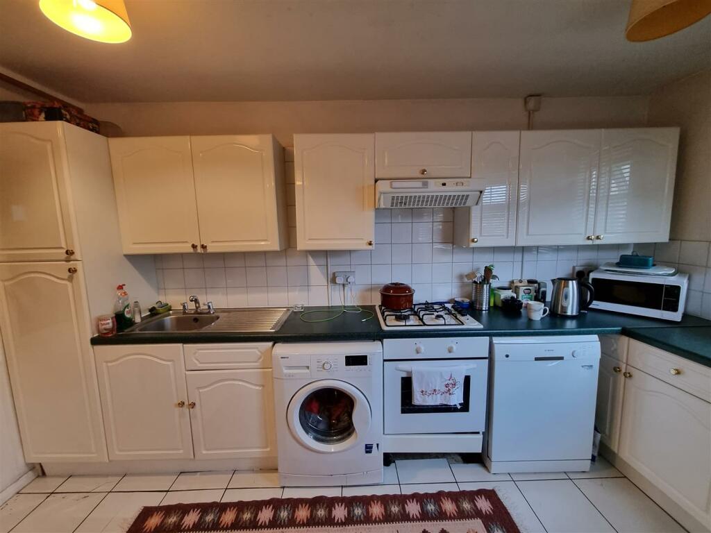 Hood Close -- Kitchen.jpg