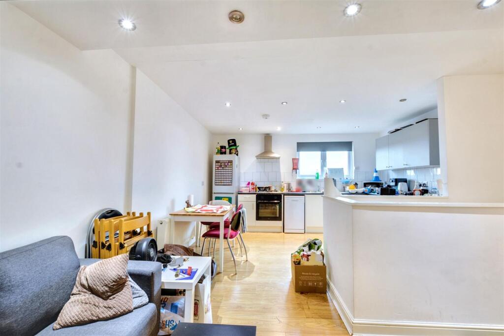 Kitchen Living_2.jpeg