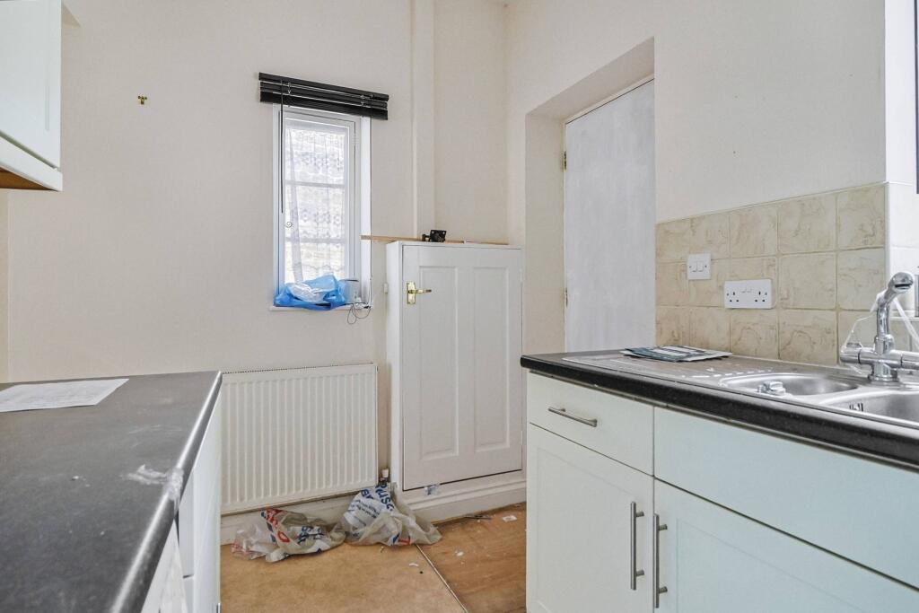 1 Crown Mews, South Street, Crewkerne, Somerset, TA18 8DB