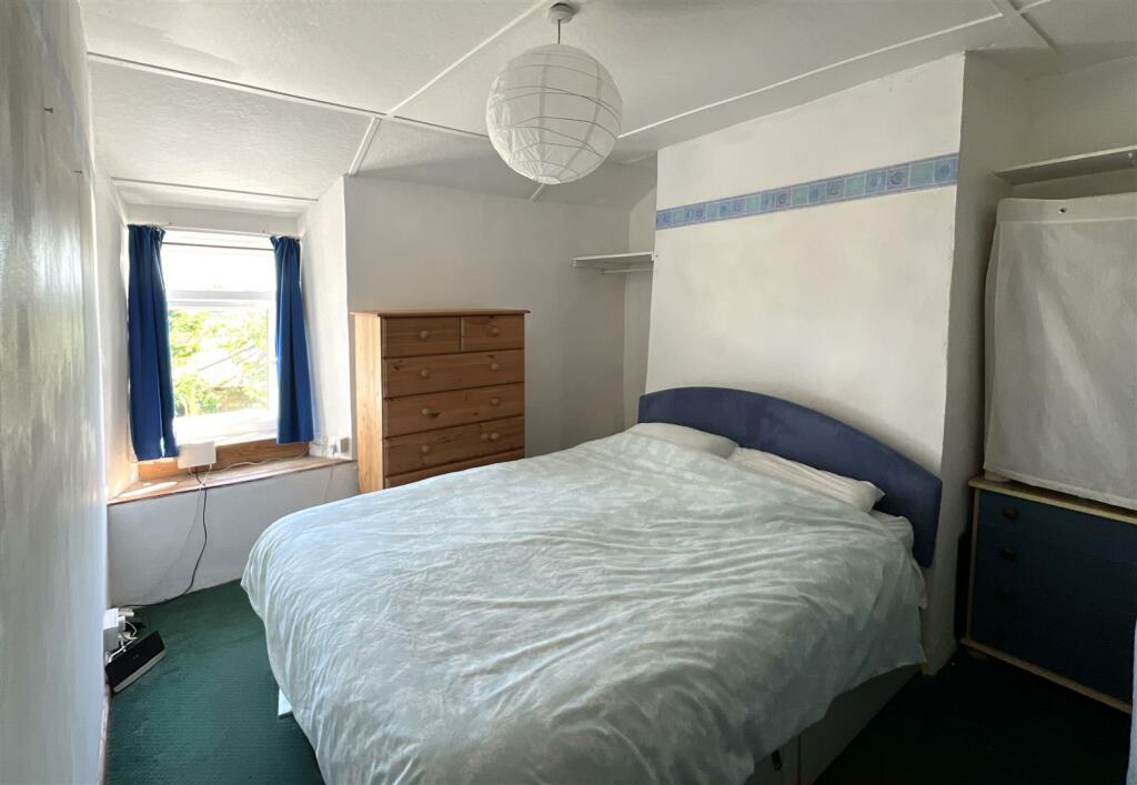 bed 1.jpg