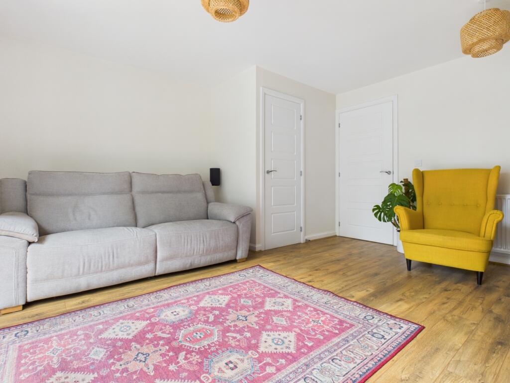 CAM03729G0-PR0154-STILL009