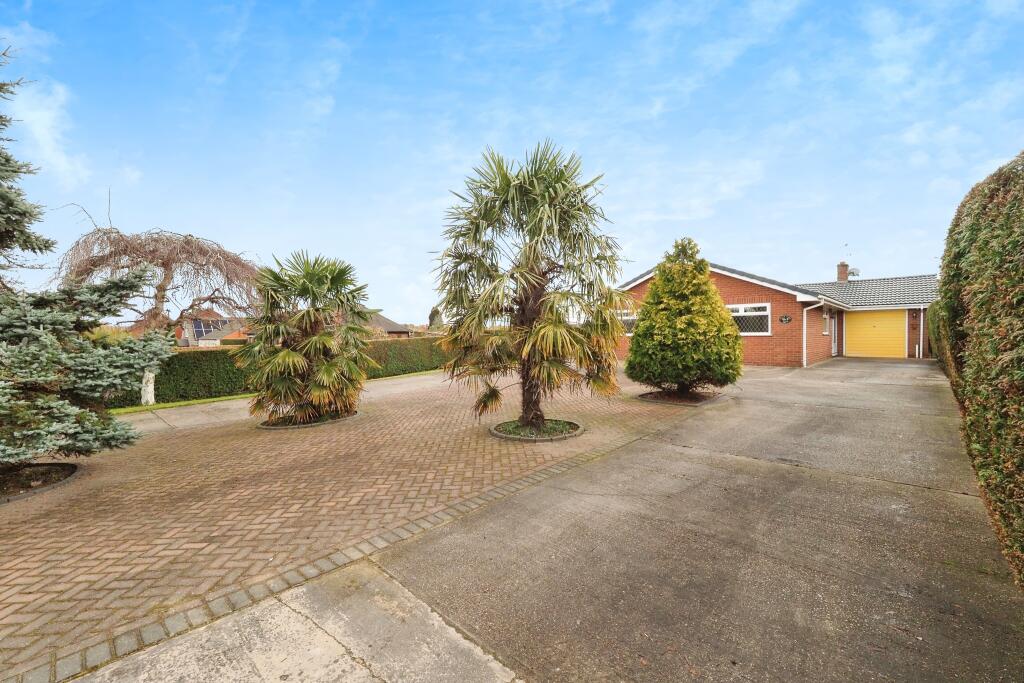 Fantastic plot with In and Out driveway