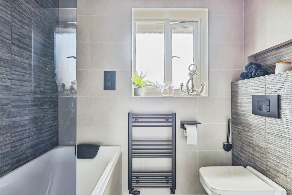 pbox-bathroom-289403.jpg