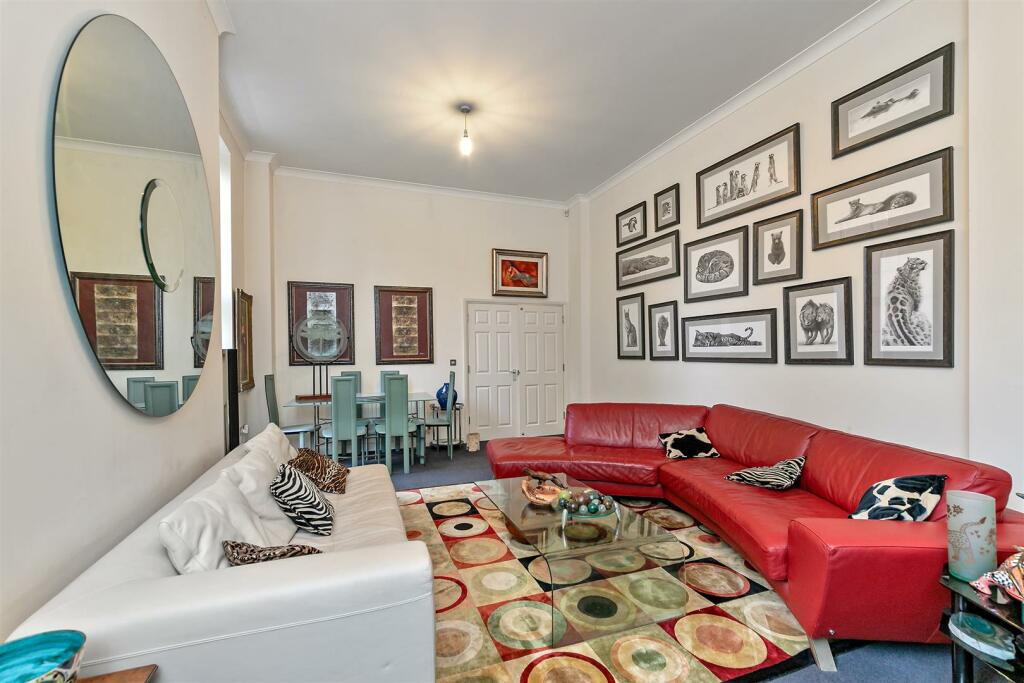 9GreatLeysCourt-8.jpg