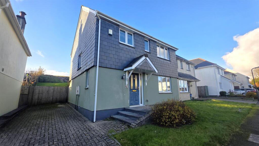 Woodville Avenue, Yelverton