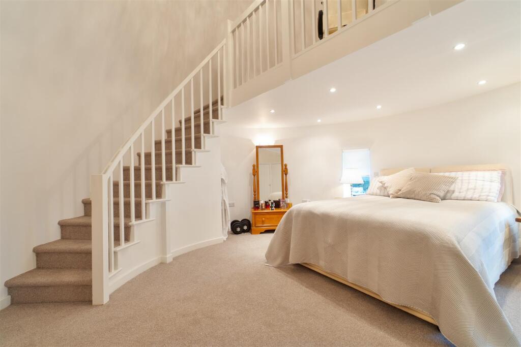 Principle Bedroom..jpg