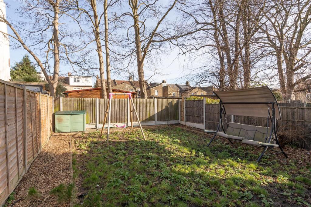 Fairlop Road E11