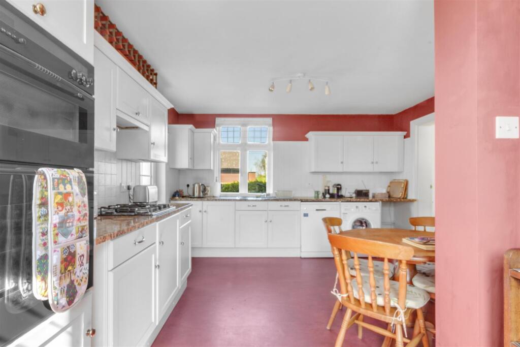 Kitchen 3.jpg