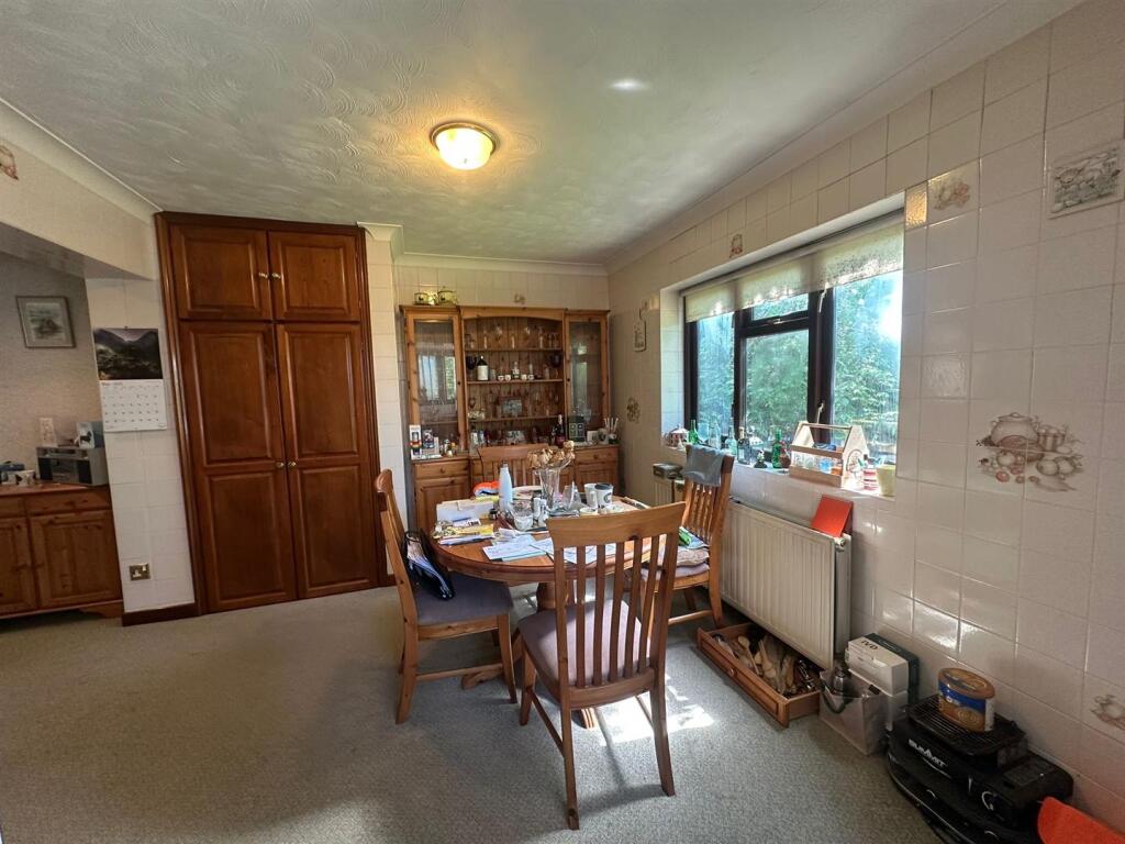 Kitchen/Dining Area