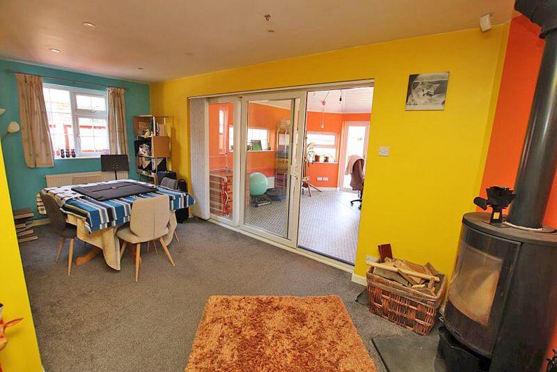 Lounge diner (dining area)