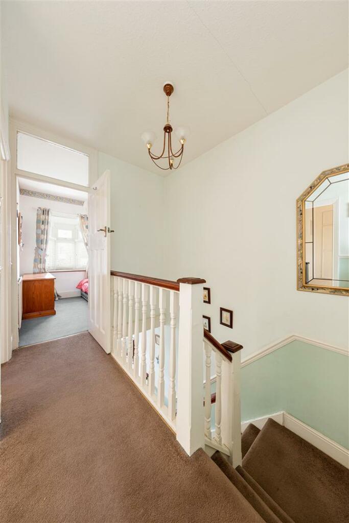 Larkshall Road, E4
