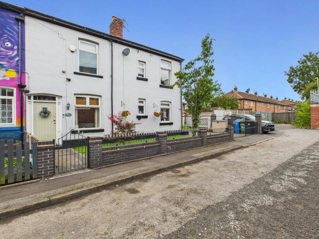 CAM03729G0-PR0103-STILL017