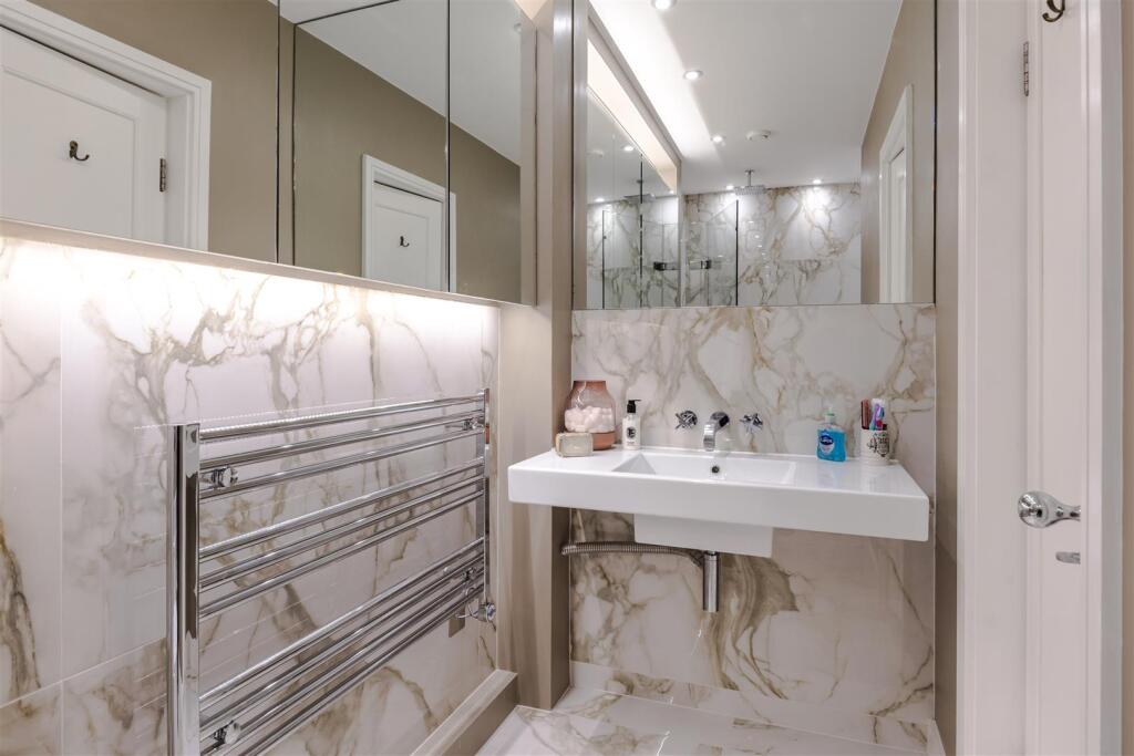 Bathroom--2.jpg