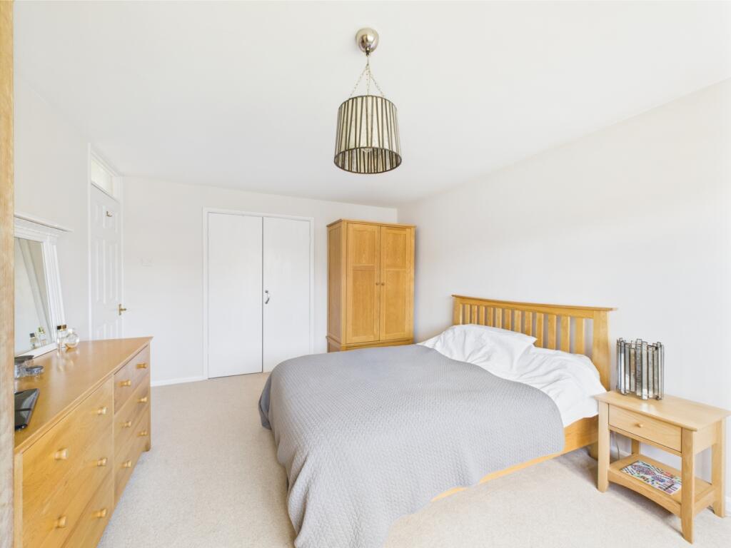 CAM02313G0-PR0082-STILL020