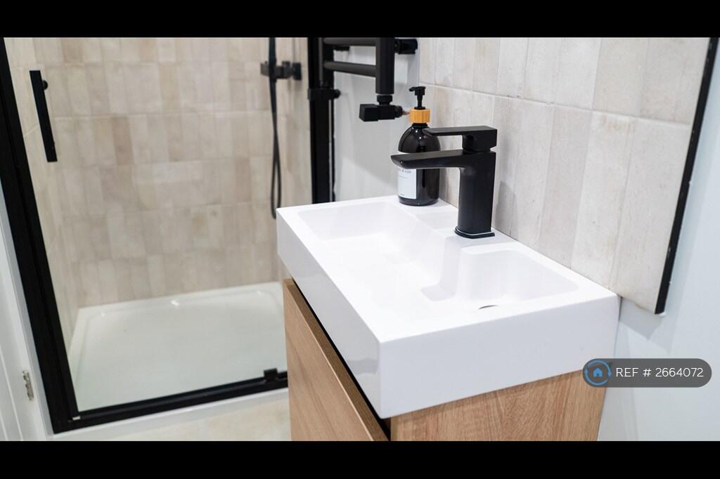 Room 4- Ensuite