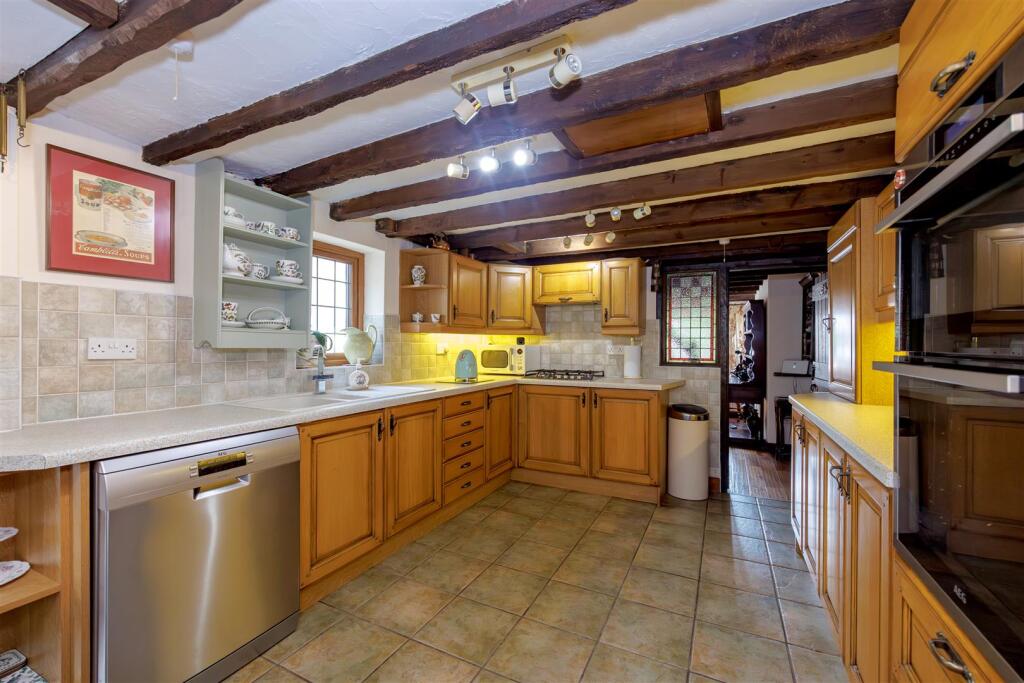 Kitchen 1.3 1N9A7401-Enhanced-NR.jpg