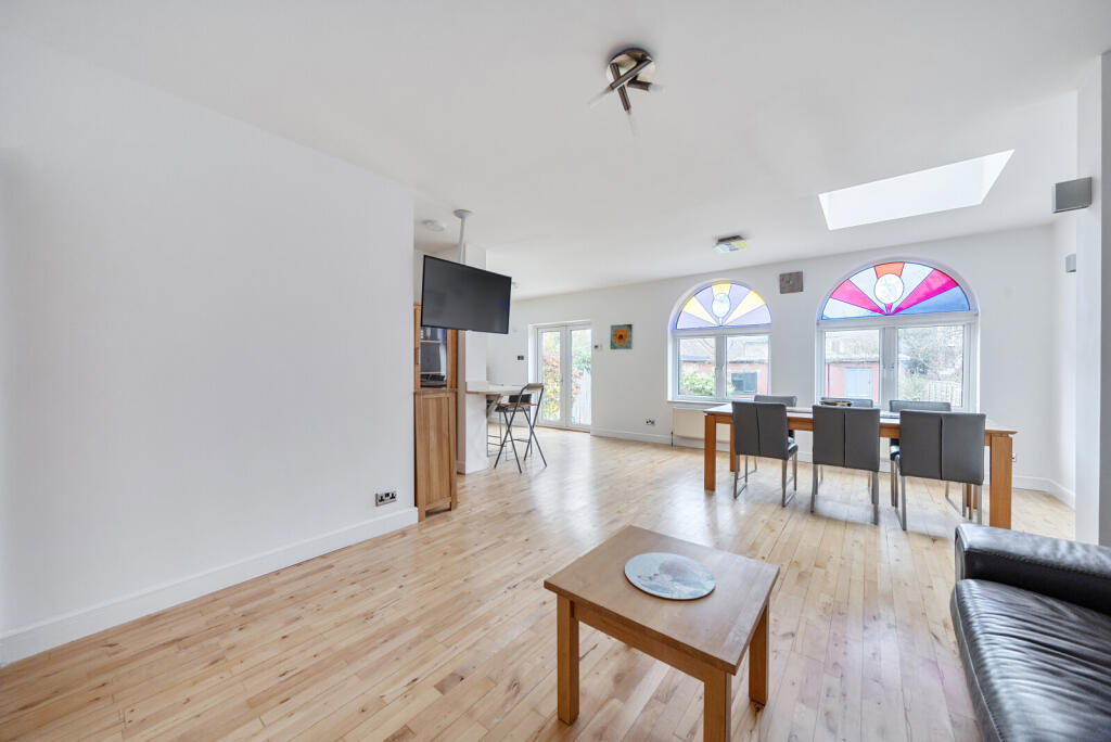 Sitting/Dining Room