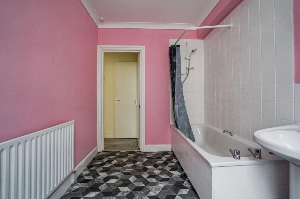 Flat C, 57 Queens Road, Tunbridge Wells, Kent TN4 9NA