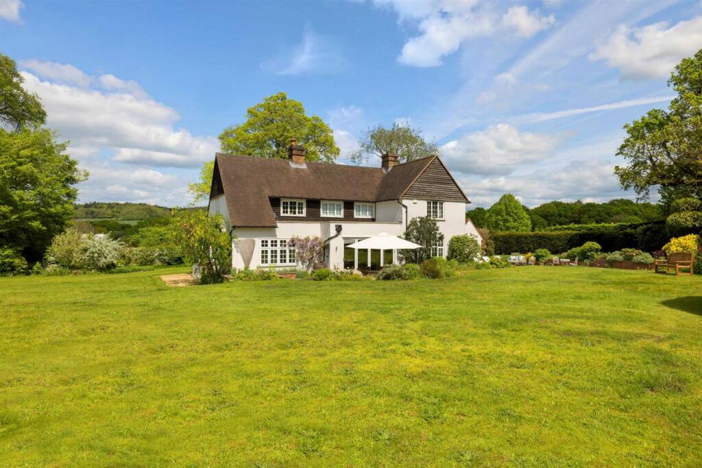 Rusham End rear shot photoshopped-1920.jpg