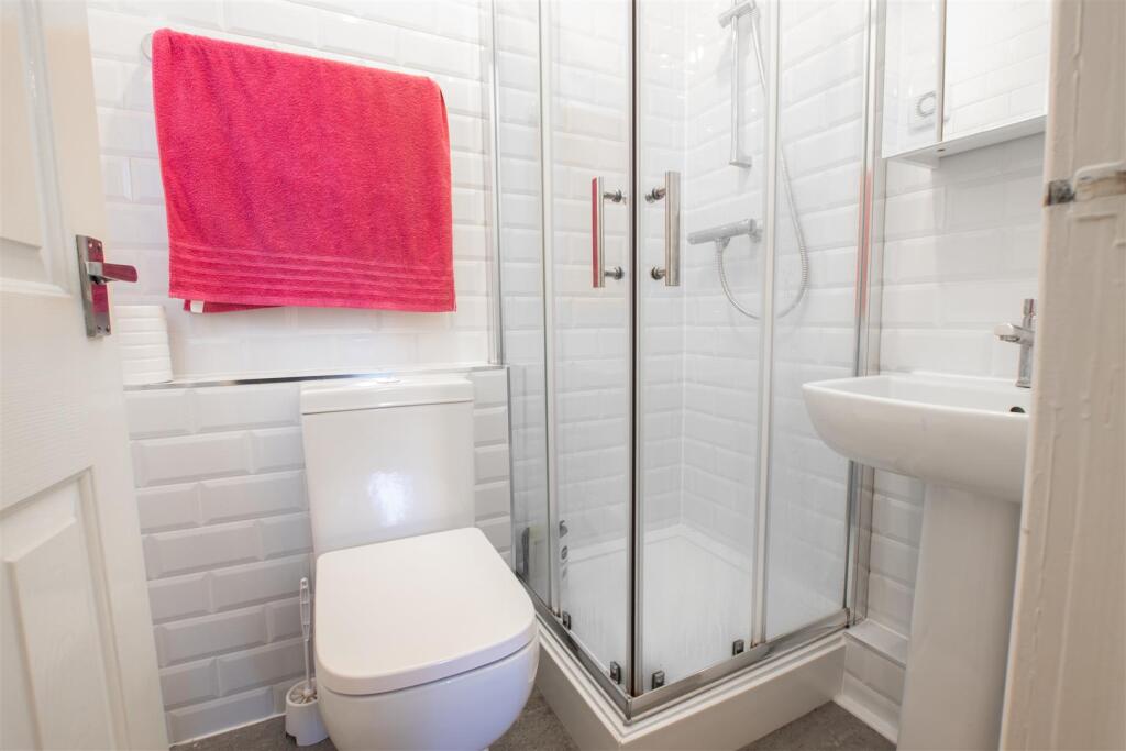 ensuite.jpg