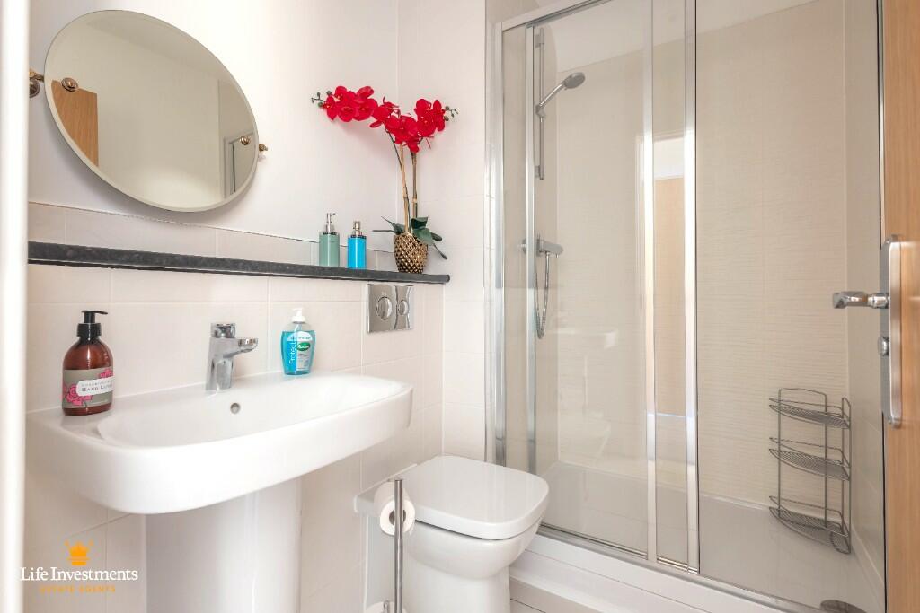 Bedroom One En suite