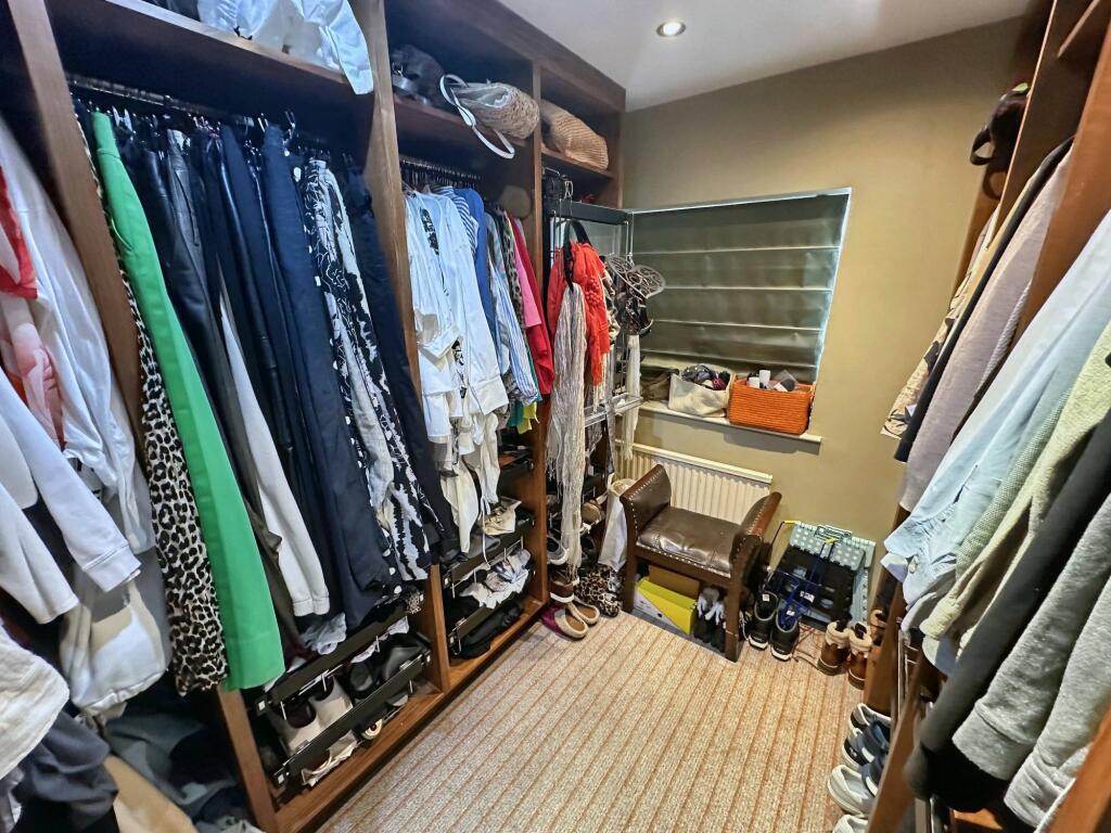Master Bedroom with En-Suite and Dressing Room