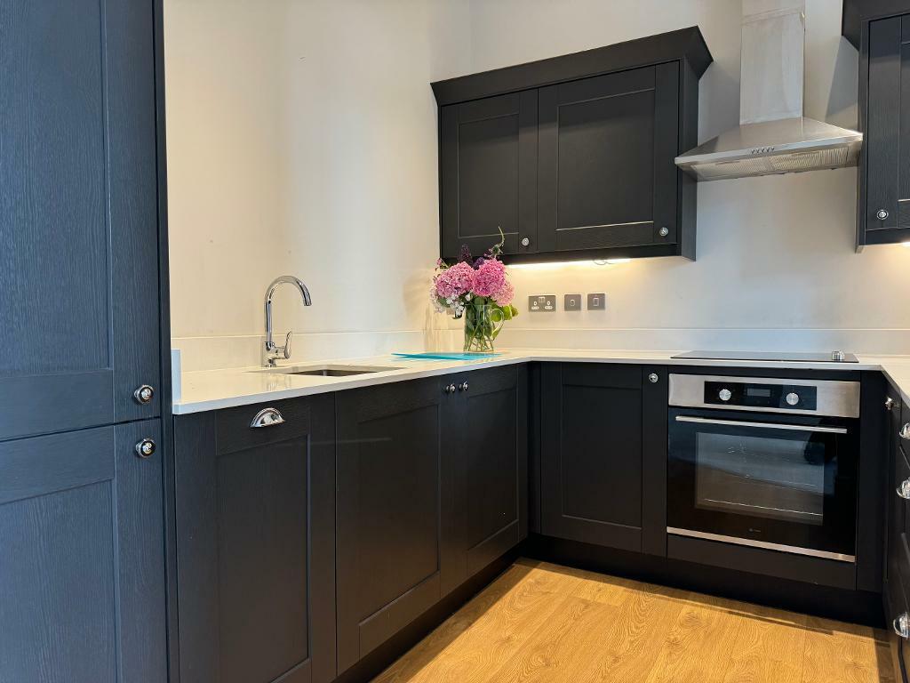 Fully fitted modern Elgar kitchen