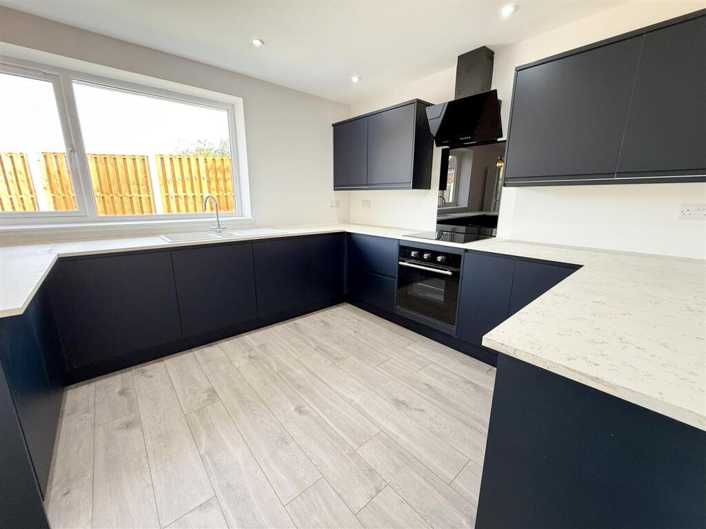 OPEN PLAN BREAKFAST KITCHEN FAMILY ROOM
