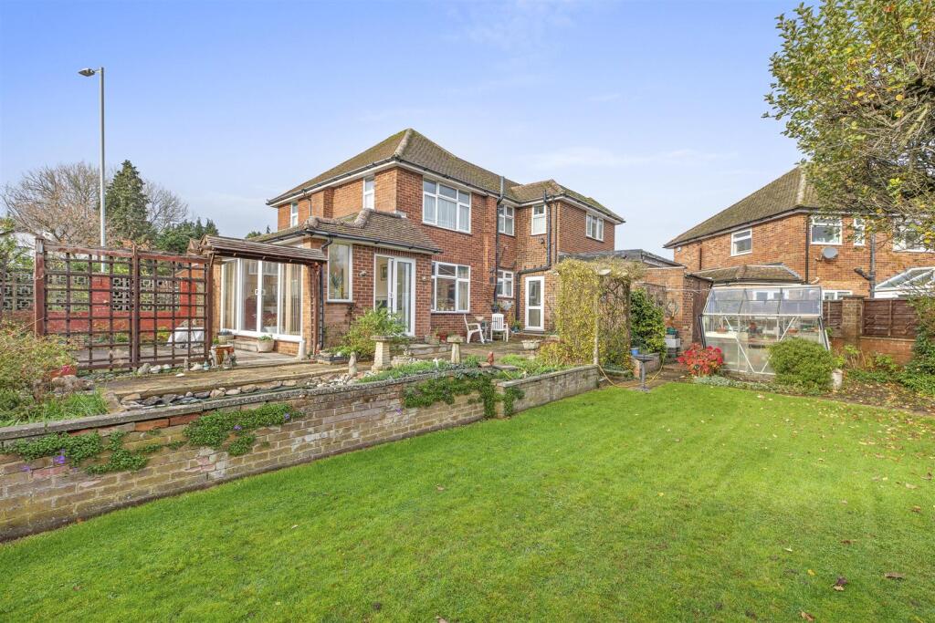 84 Totteridge Lane, HP13 7PZ-13.jpg