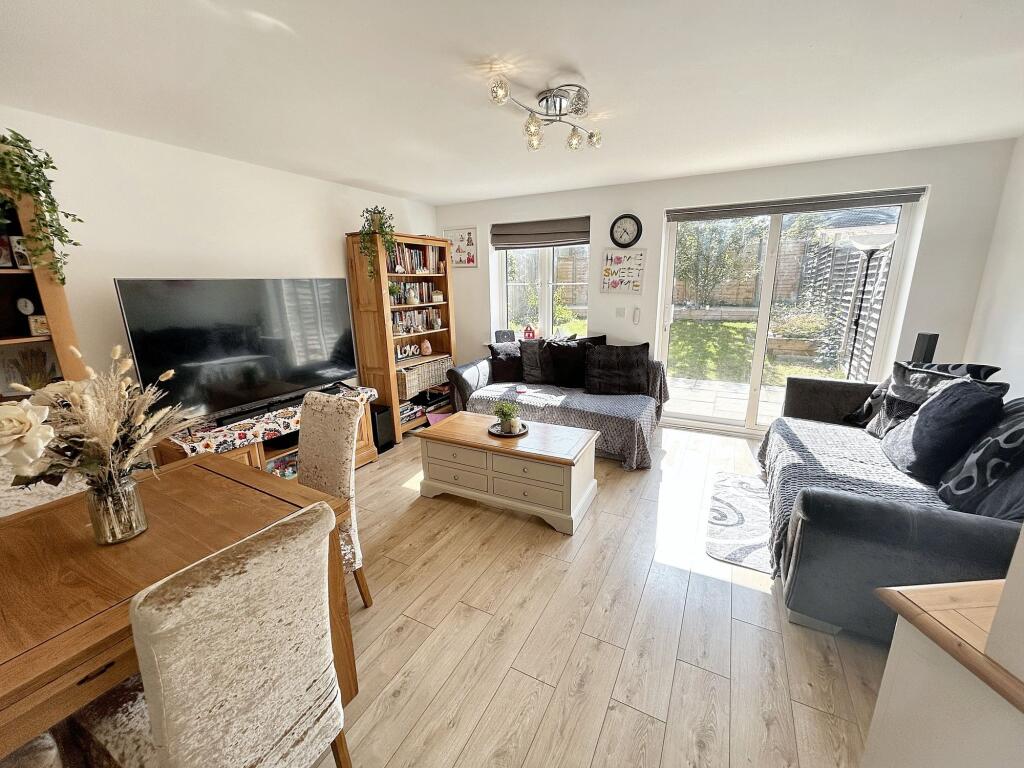 Lounge / Diner / Kit