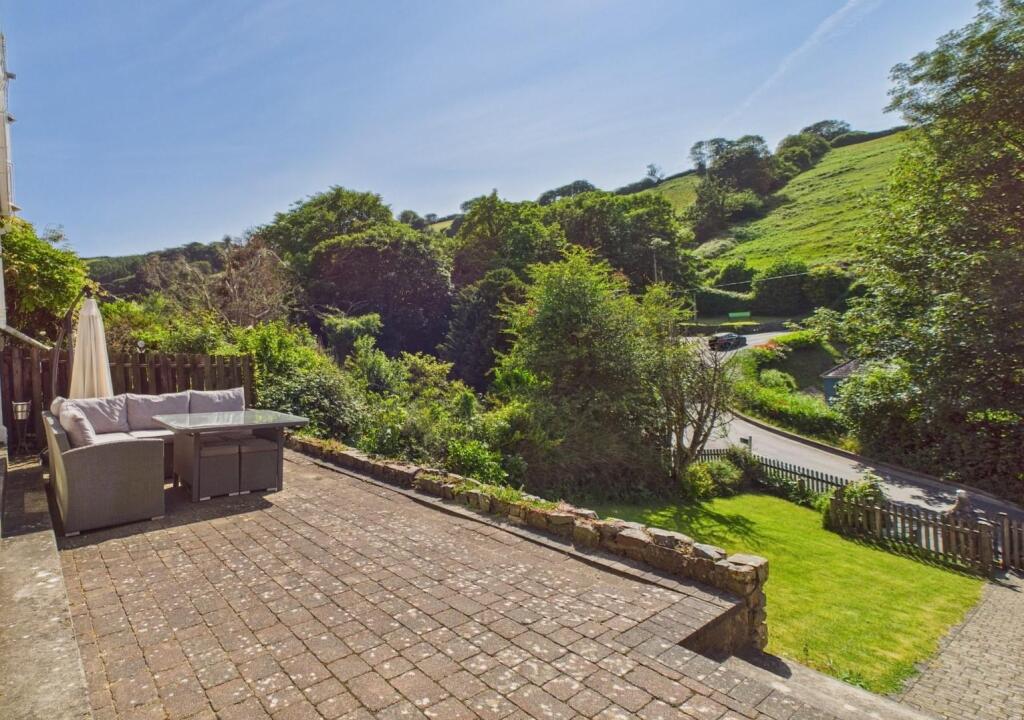 Front Garden patio/View