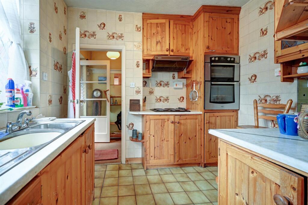 Kitchen (2).jpg