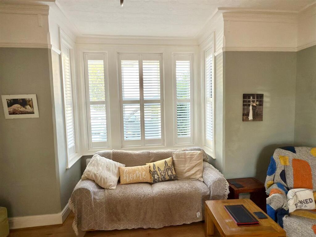 BAY WINDOW LOUNGE.jpg