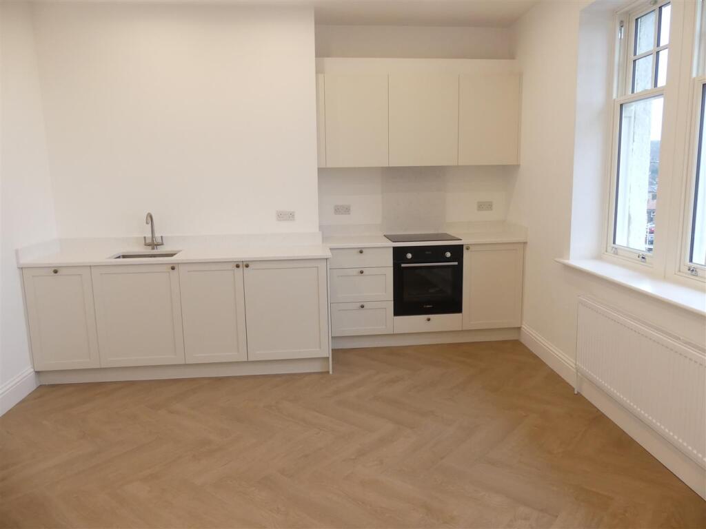 OPEN PLAN LIVING AREA