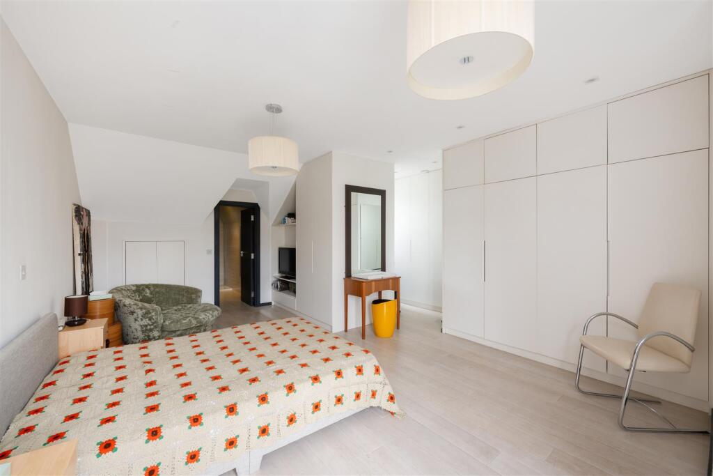 41 Ennismore Avenue Hi-11.jpg