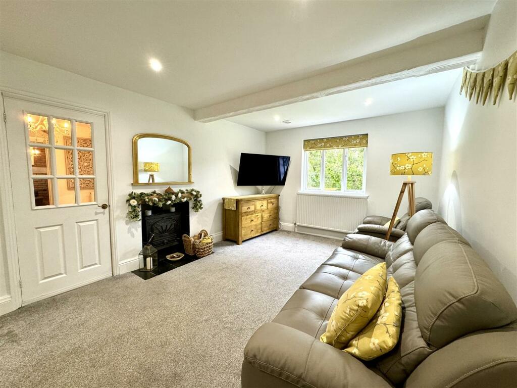 SITTING ROOM