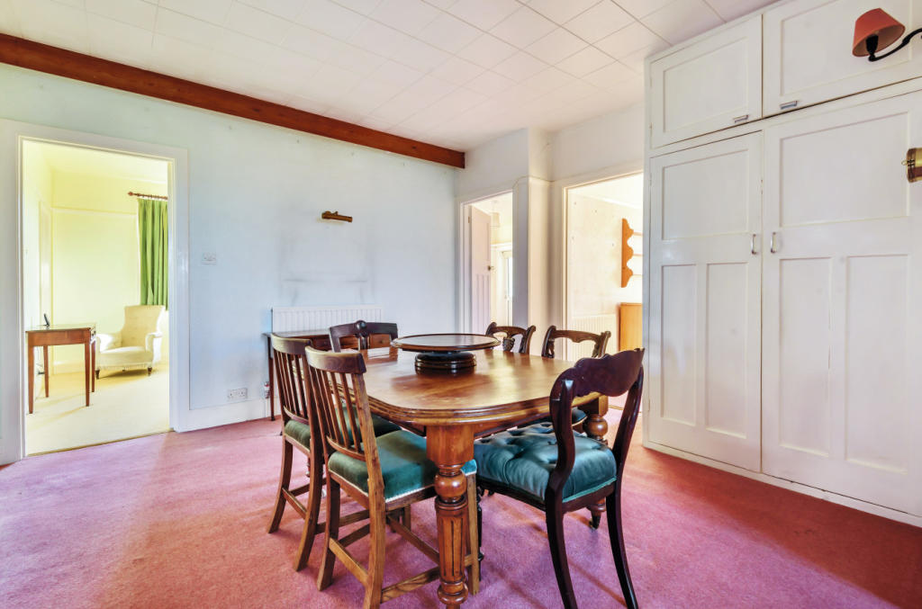 Hallway/Dining Room