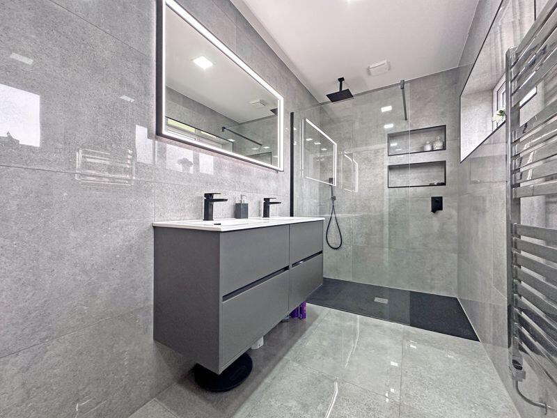 Family Shower Room