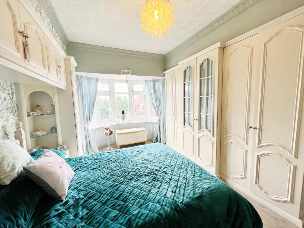 Bedroom 1 pic 2.jpg