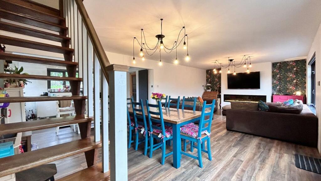 Dining Area 1.jpg