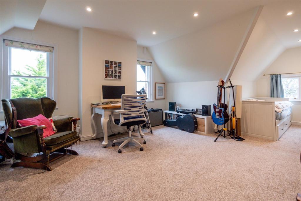 Bedroom 4.jpg