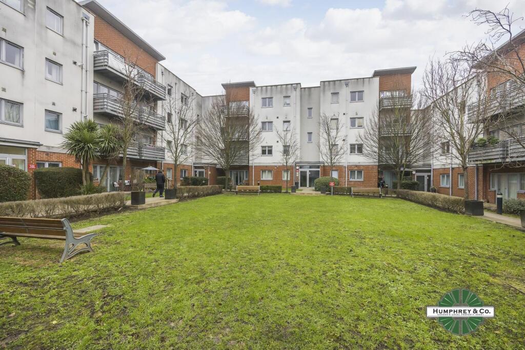 Two Bed Flat to Rent in Hawker Place E17