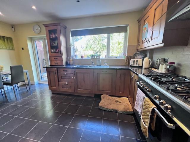 Kitchen Alt b.jpeg