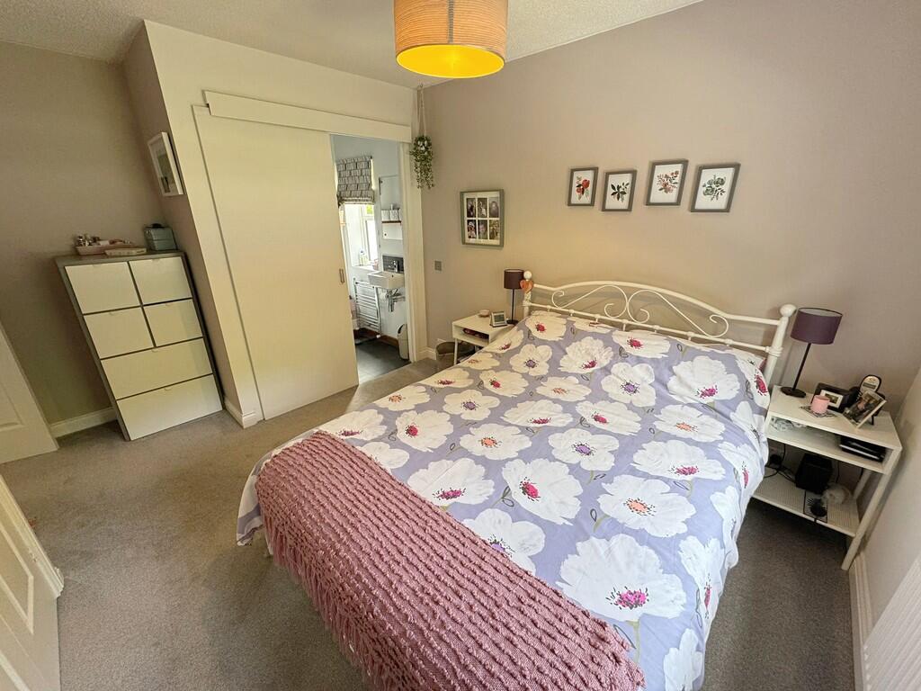 Bed 1 to en-suite
