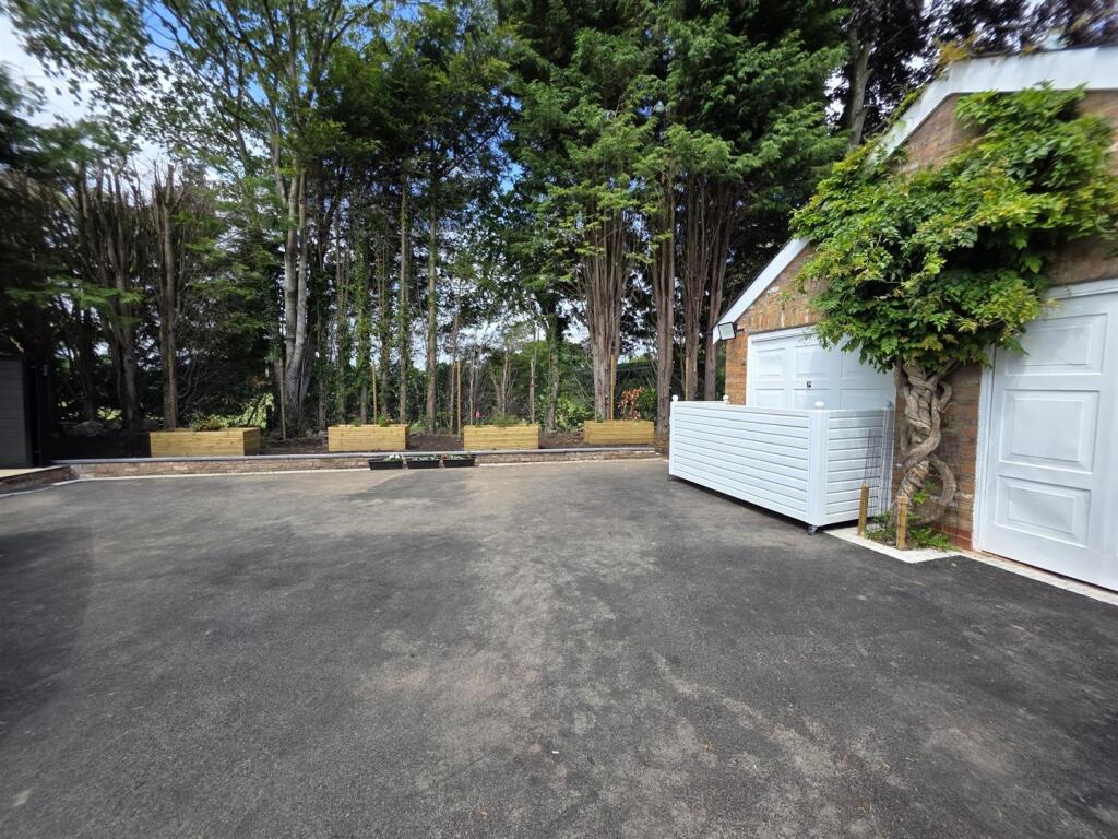 Driveway to Annexe