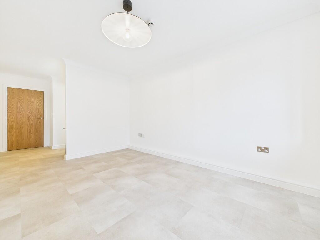 CAM04273G0-PR0094...